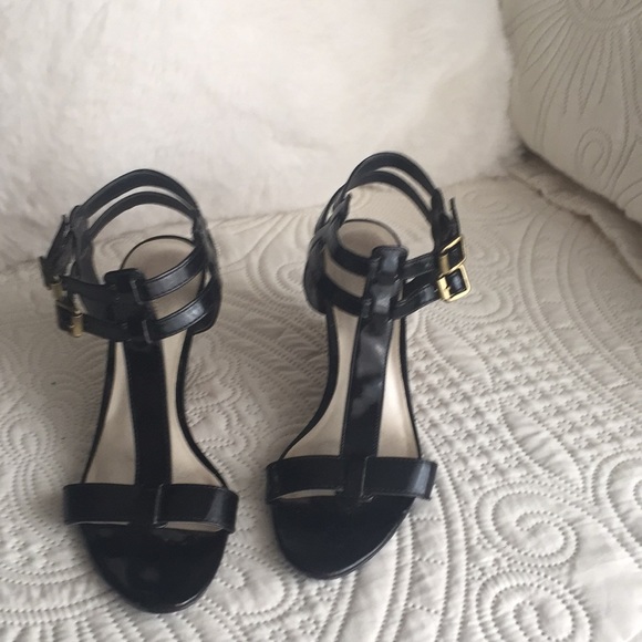 Sandals - Picture 2 of 4